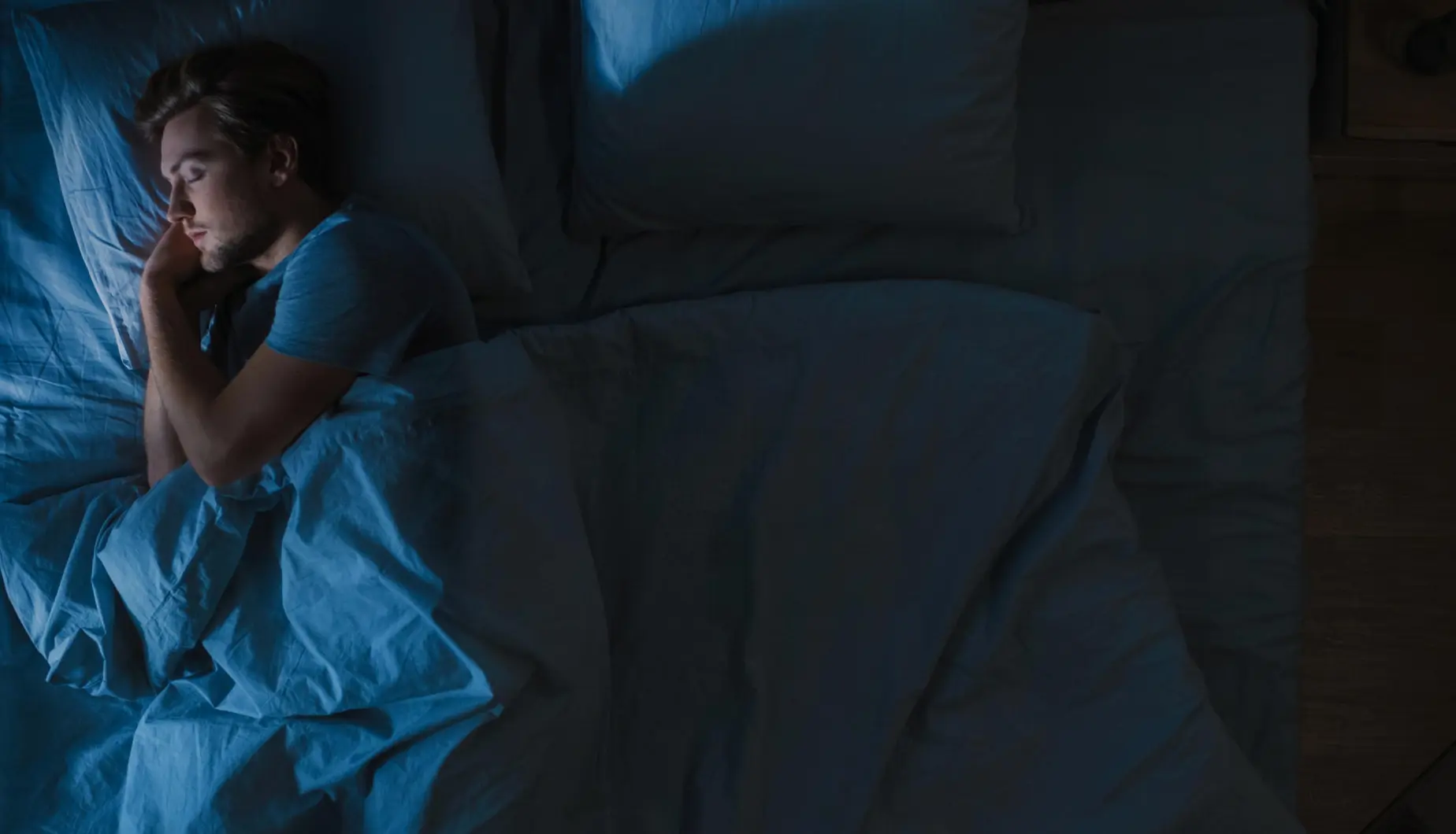 A man comfortably sleeping with the optimal fan breeze set by MTronic Smart Dimmer
