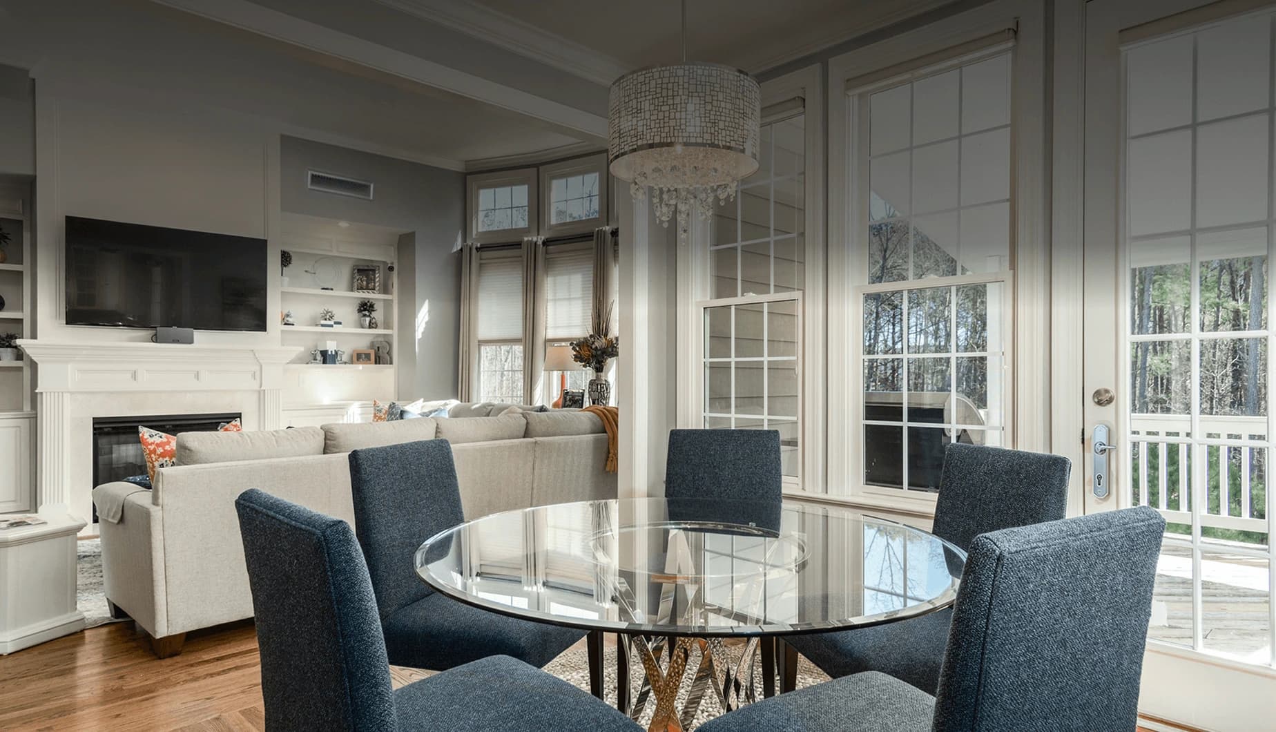 Smart Thermostat in a beautiful dining room, live comfortable with MTronic Smart Thermostat