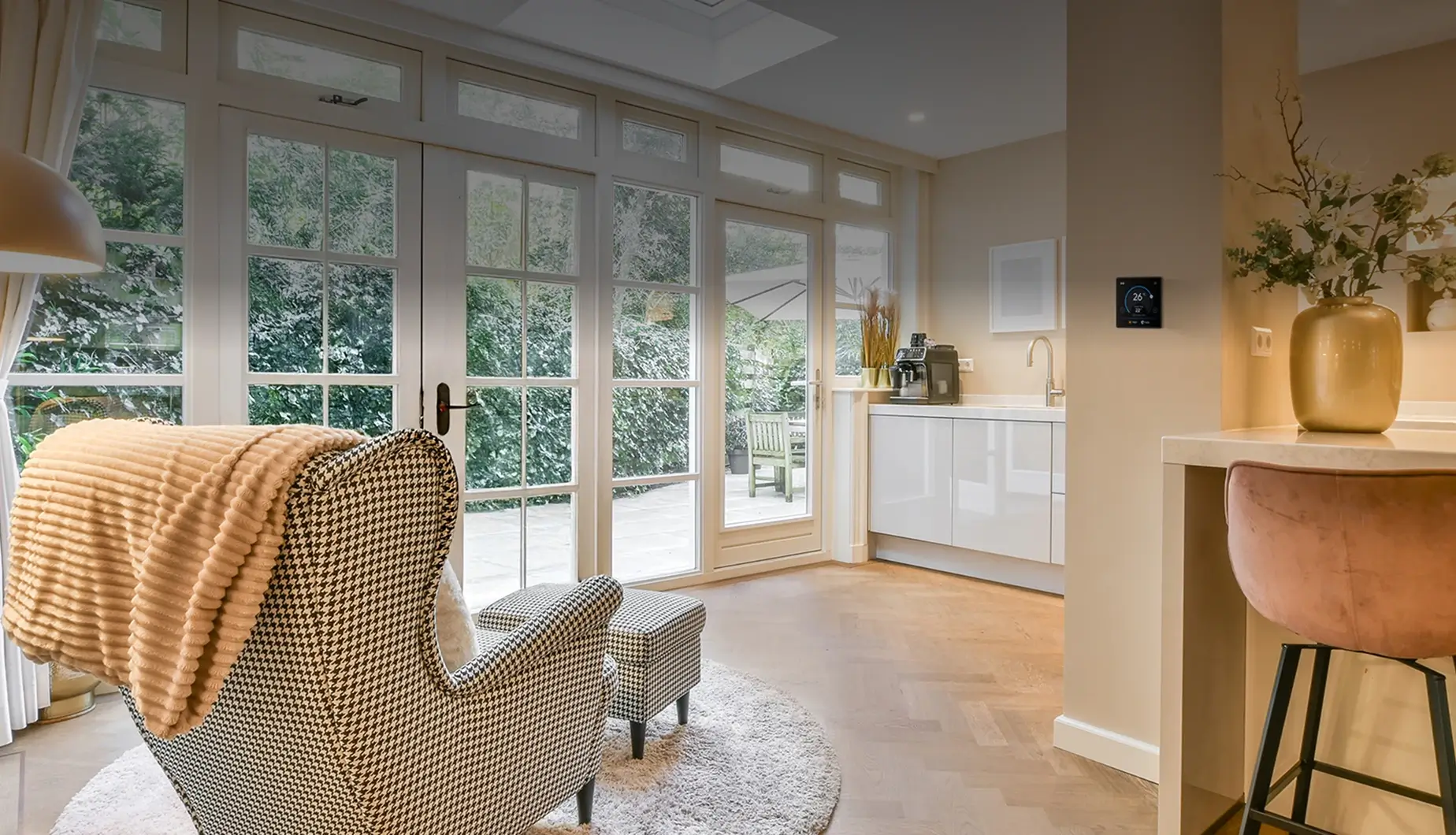 Smart Thermostat in a beautiful living room, live comfortable with MTronic Smart Thermostat